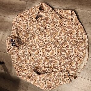 Roundtree & Yorke Outdoors Button Up Shirt